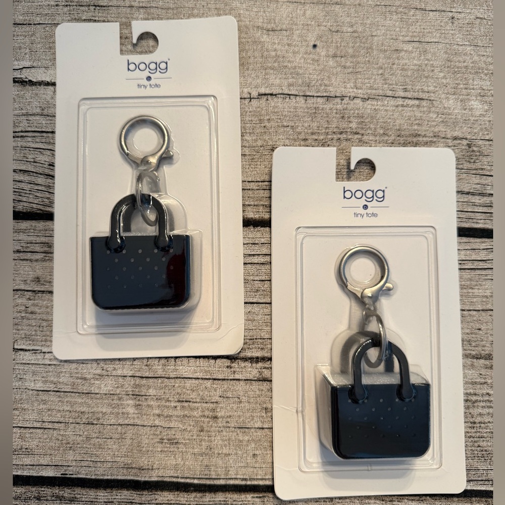 NWT! Bogg Tiny Tote Keychain. Black color, AirPod case, keychain, bag charm - Picture 2 of 7
